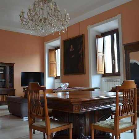 Elegante Appartamento Nel Centro Di Roma Luaran gambar