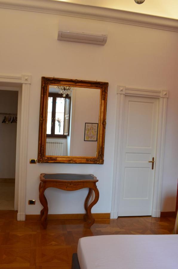 Elegante Appartamento Nel Centro Di Roma Luaran gambar