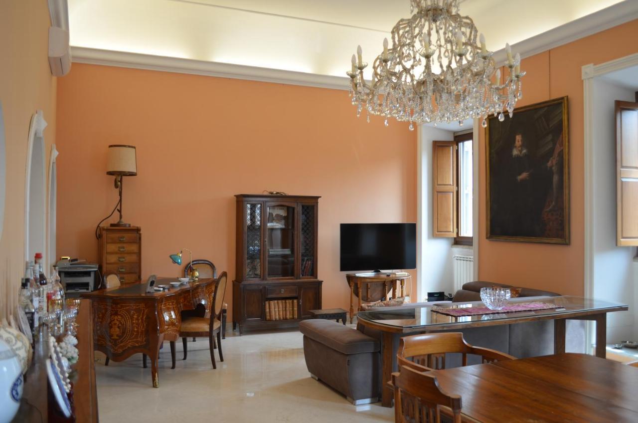 Elegante Appartamento Nel Centro Di Roma Luaran gambar