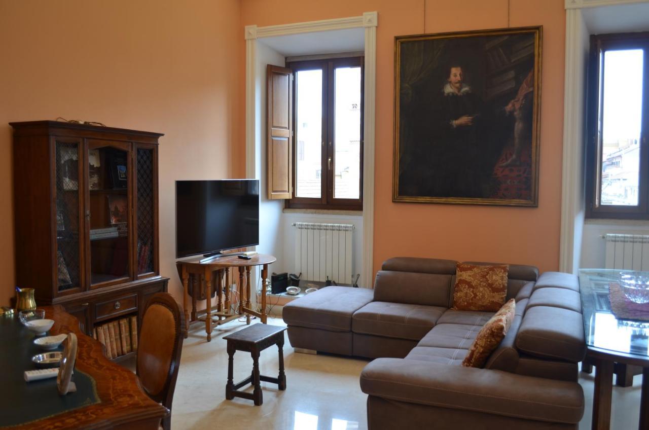 Elegante Appartamento Nel Centro Di Roma Luaran gambar